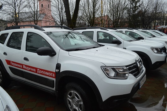 16 новеньких Renault Duster вирушили до сільських амбулаторій Іршавщини (ФОТО)