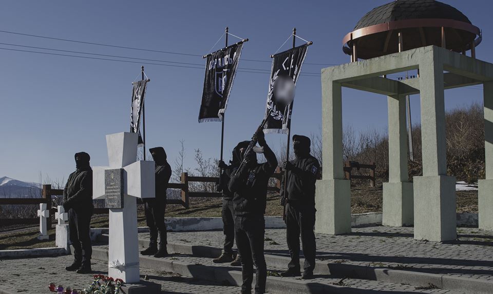 "Карпатська Січ" вшанувала воїнів-захисників Карпатської України на місці їх розстрілу на Верецькому перевалі (ФОТО)
