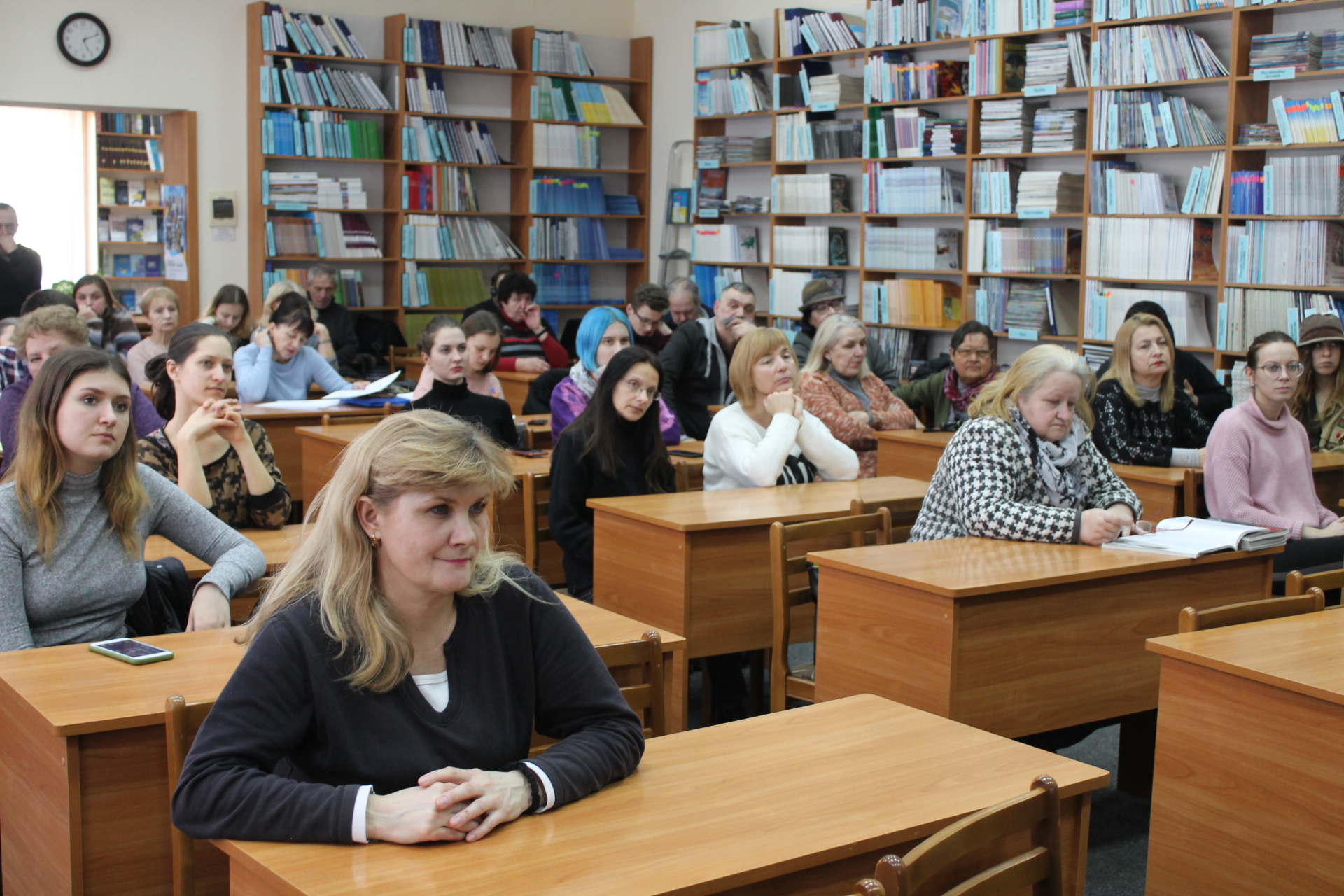 В обласній бібліотеці в Ужгороді відкрили творчу майстерню "Втілити спонтанне, уявне" (ФОТО)