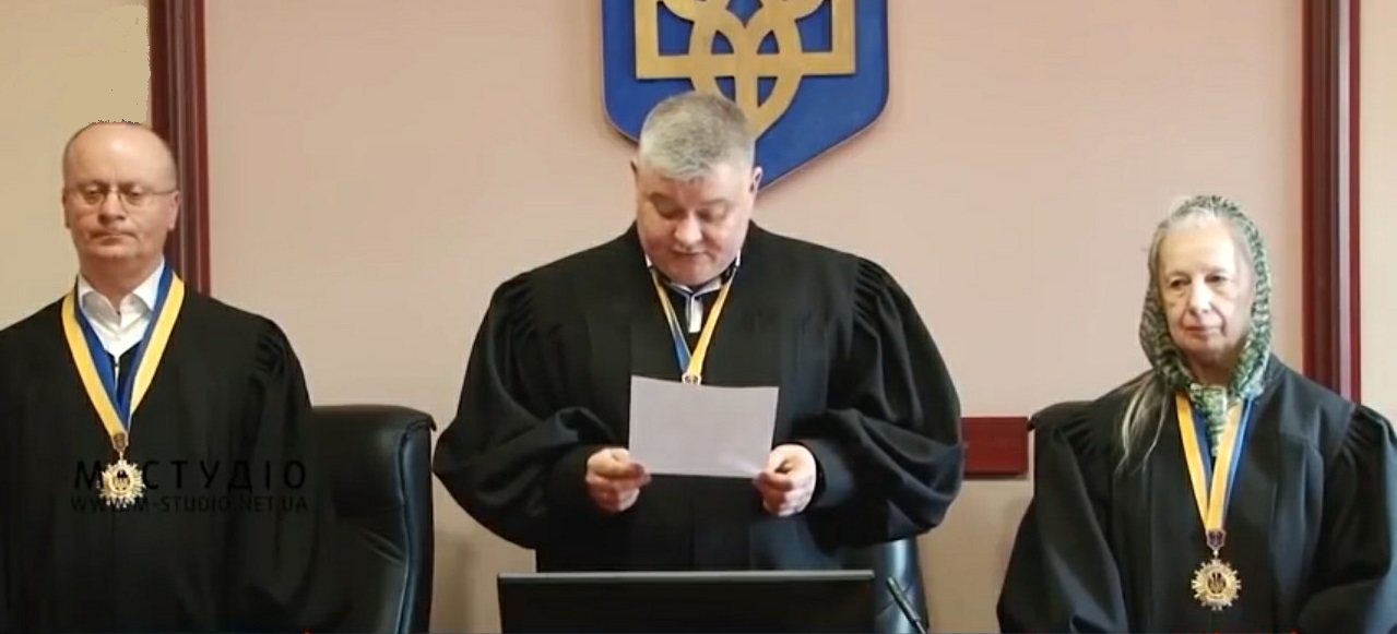 Скандал в Мукачеві: суд повністю виправдав вбивство вчителя у Великому Березному кримінальним "авторитетом" Копчею