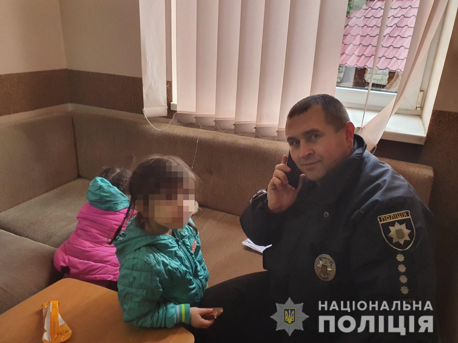 На Рахівщині завдяки повідомленням місцевих мешканців порятували двох малих дівчаток, що блукали вулицями (ФОТО)