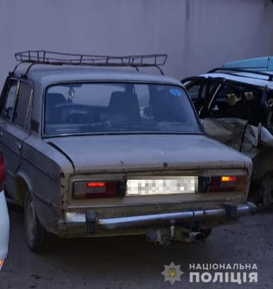 У Хусті п'яний водій ВАЗу пошкодив шлагбаум на в’їзді в пішохідну зону і втік (ФОТО)
