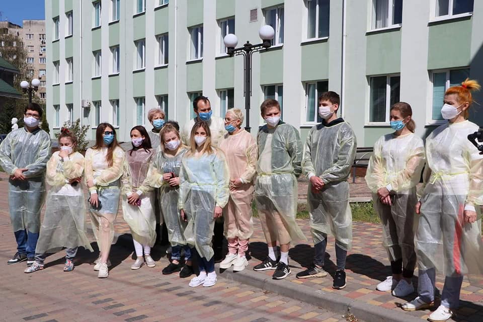 У Закарпатській обллікарні завершилася 7-денна, безперервна зміна медиків біля хворих на COVID-19 (ФОТО)
