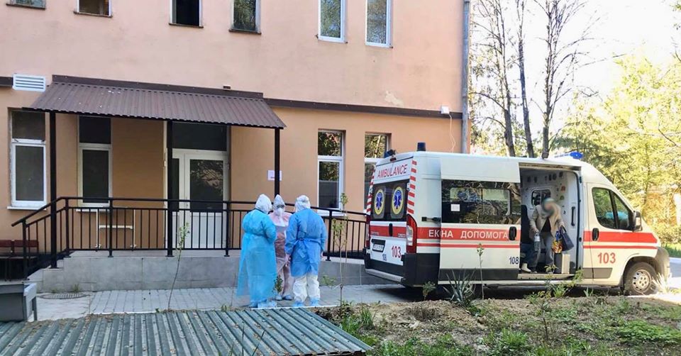 Перші 7 пацієнтів із COVID-19 поступили на лікування у Центр легеневих хвороб в Ужгороді (ФОТО)