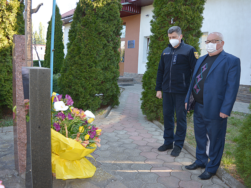 В Ужгороді рятувальники вшанували пам’ять ліквідаторів аварії на ЧАЕС (ВІДЕО)