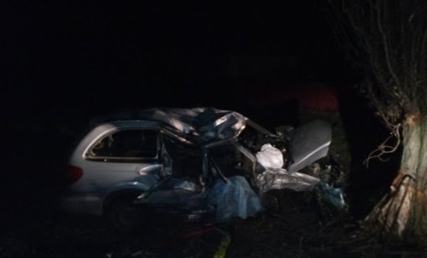 У Тячеві автомобіль врізався у дерево, водій загинув (ФОТО)