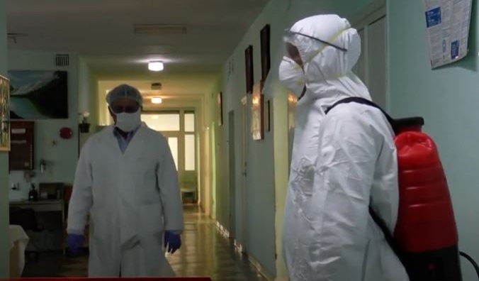 В Ужгородській райлікарні проводять заключну дезінфекцію після спалаху коронавірусу у медиків (ВІДЕО)