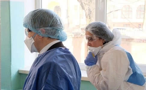Станом на ранок 17 квітня в Ужгороді – 44 хворих на COVID-19, із них 18 – медичні працівники