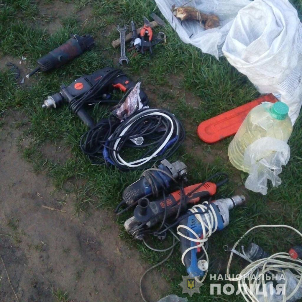 У Мукачеві затримали трьох чоловіків, які за один вечір скоїли кілька крадіжок у різних селах району (ФОТО)