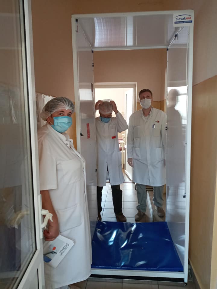 Волонтери передали допомогу у Берегівську райлікарню та обласну лікарню в Ужгороді