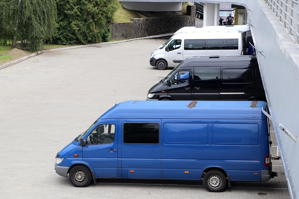 За два тижні в КПП "Тиса" 1700 "італійських" мікроавтобусів заплатили за розмитнення посилок майже 21 млн грн – ОДА