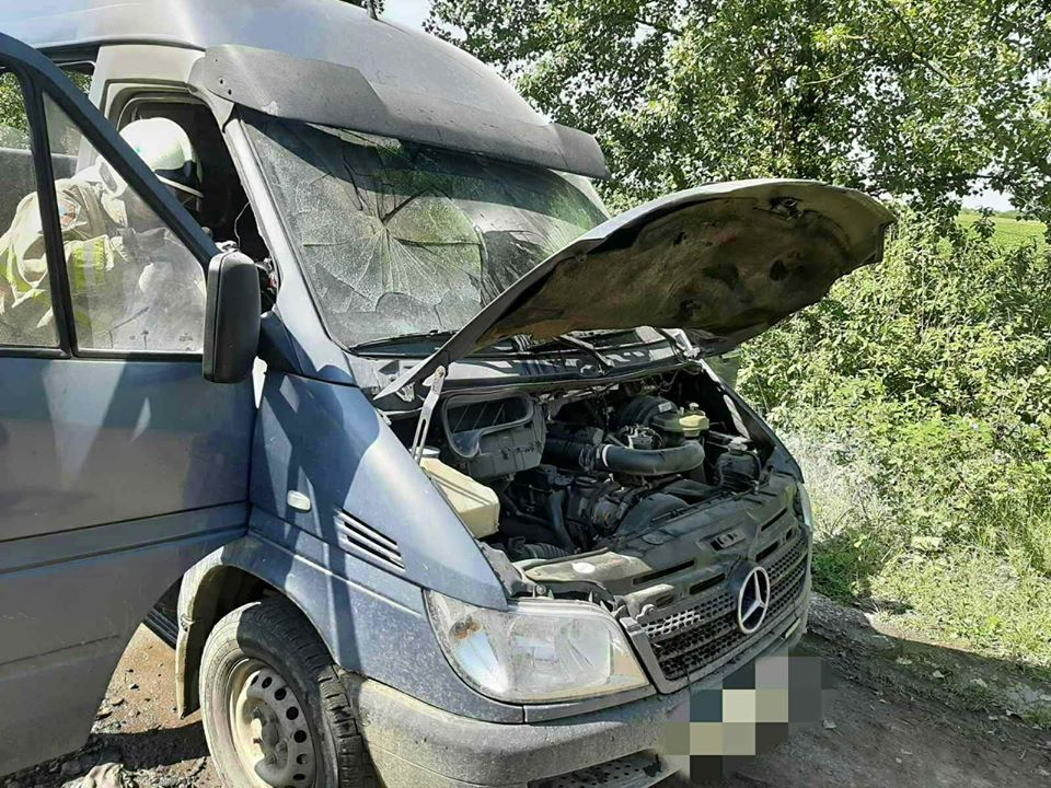 У Виноградові на ходу загорівся мікроавтобус Mercedes Sprinter (ФОТО)