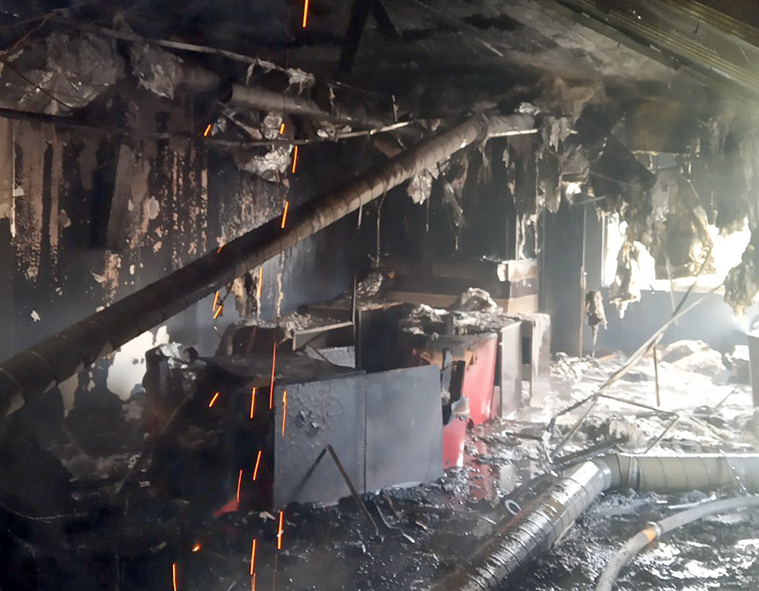 Пожежа у "Пальмірі" у Сваляві знищила дерев’яне перекриття та майно орендарів (ФОТО)