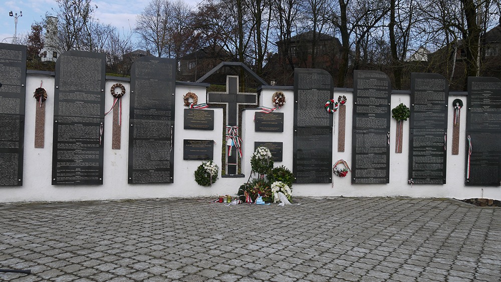 У МЗС вандалізм у Свалявському меморіальному парку назвали "провокацією для дестабілізації ситуації з Угорщиною"