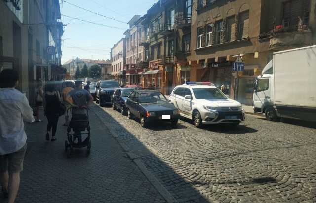 ФОТОФАКТ. У Мукачеві зіткнулися 3 автівки 