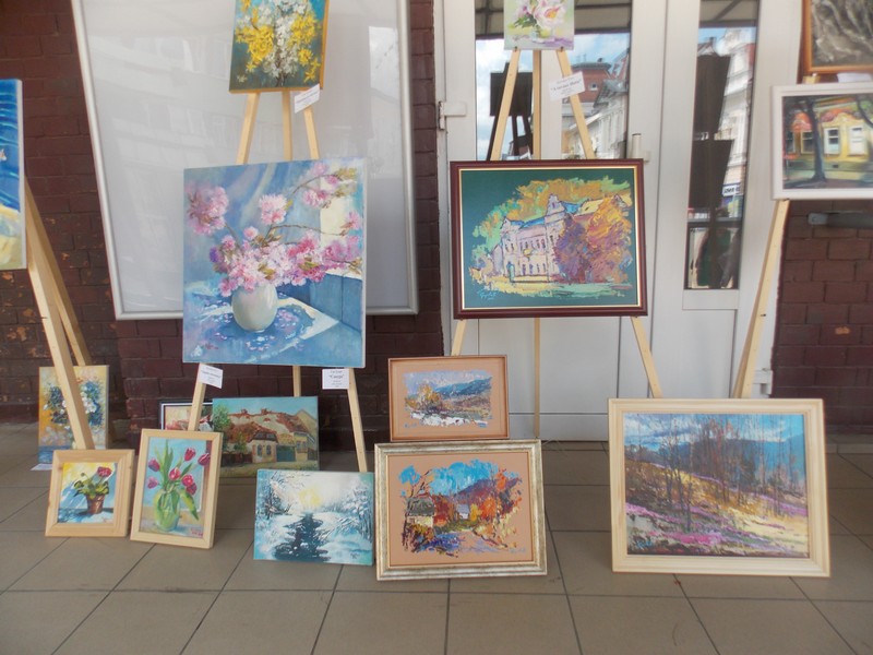 На центральній площі Берегова представили "Карантинну творчість" берегівських митців (ФОТО)