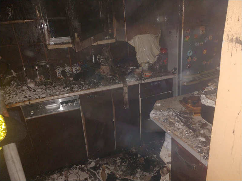 Під час пожежі в Хусті врятували життя господаря будинку, котрий втратив свідомість (ФОТО)