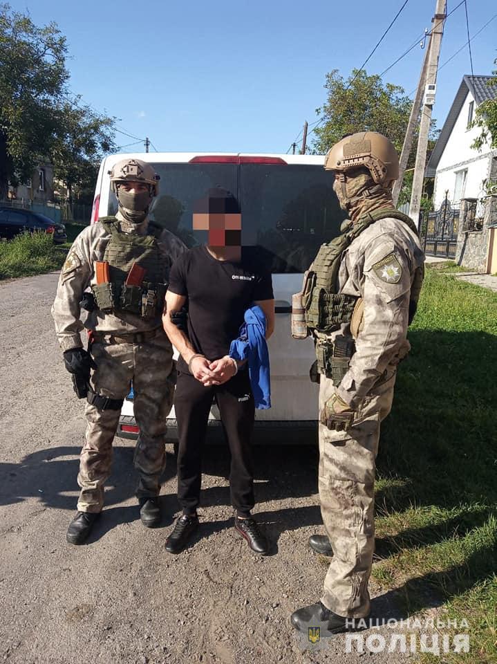 На Мукачівщині затримали наркоторговця, що продавав у себе вдома метамфетамін (ФОТО)