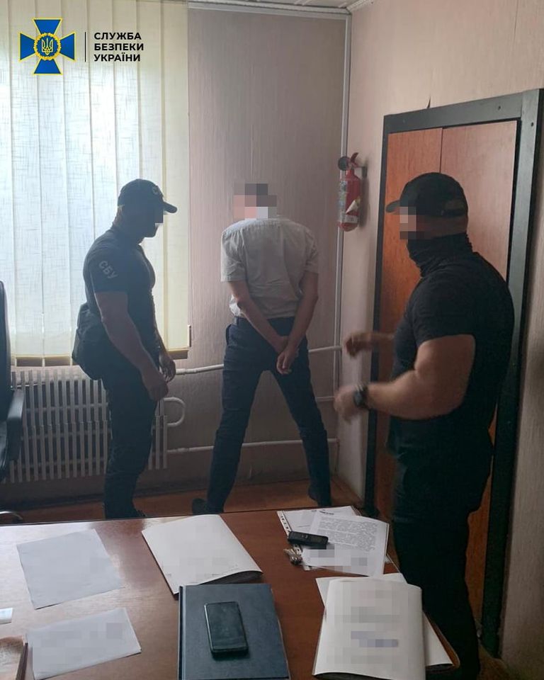 Керівника міграційної служби Тячівщини затримали на хабарі (ФОТО)