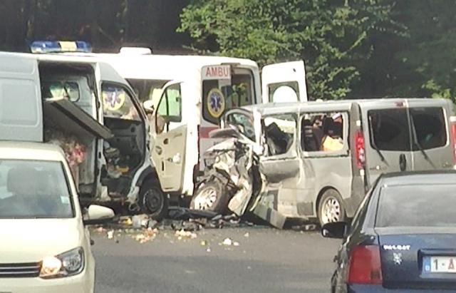 Внаслідок зіткнення двох мікроавтобусів на Виноградівщині травмовано 5 осіб (ОФІЦІЙНО)