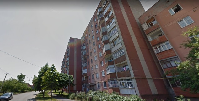 У Мукачеві 14-річна дівчина вистрибнула з вікна 7-го поверху