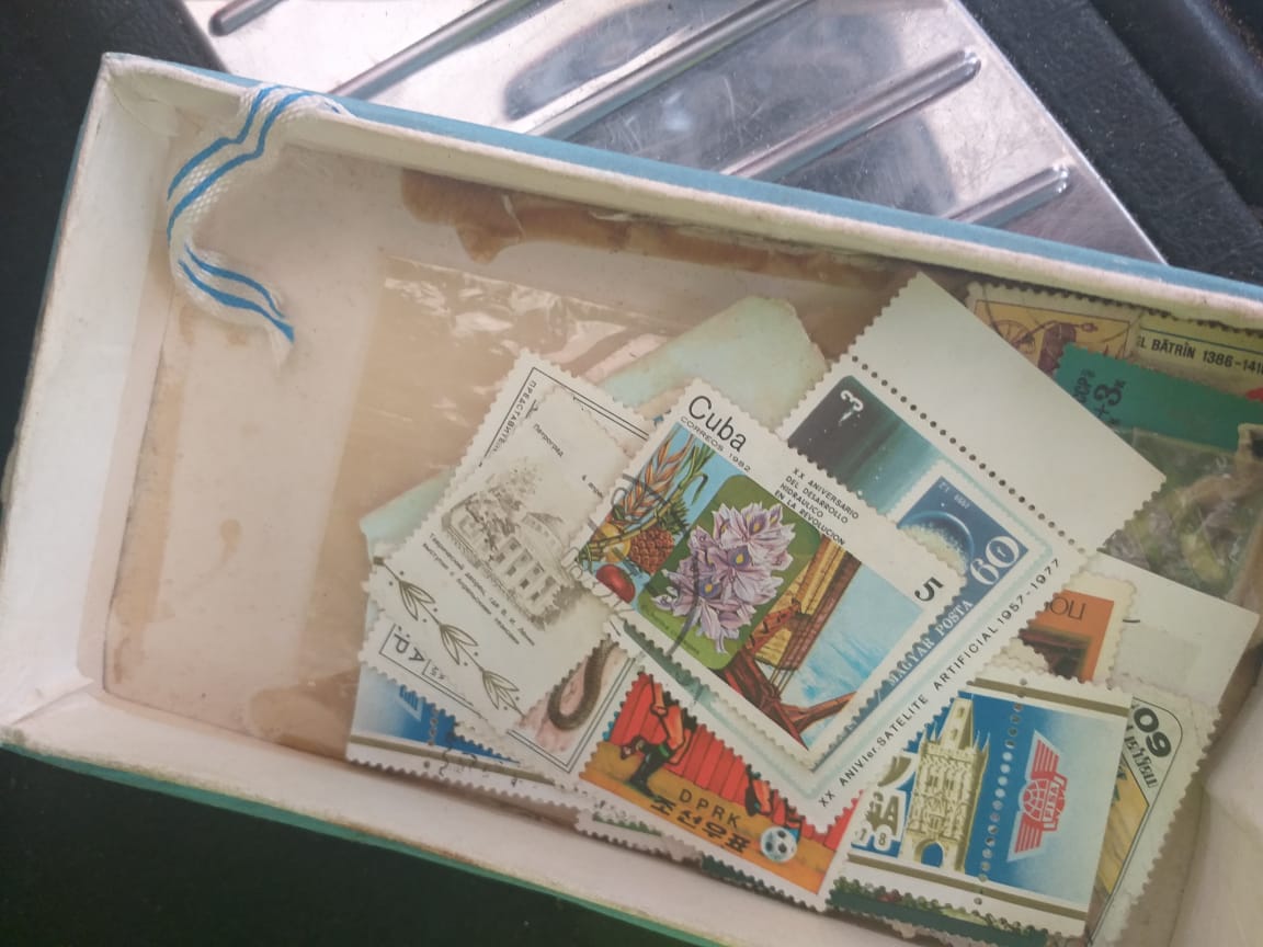 Колекцію з понад 3,5 тис імовірно цінних поштових марок затримали на кордоні на Закарпатті (ФОТО)
