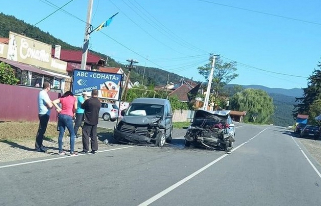 На Мукачівщині зіткнулися два автомобілі (ФОТО)