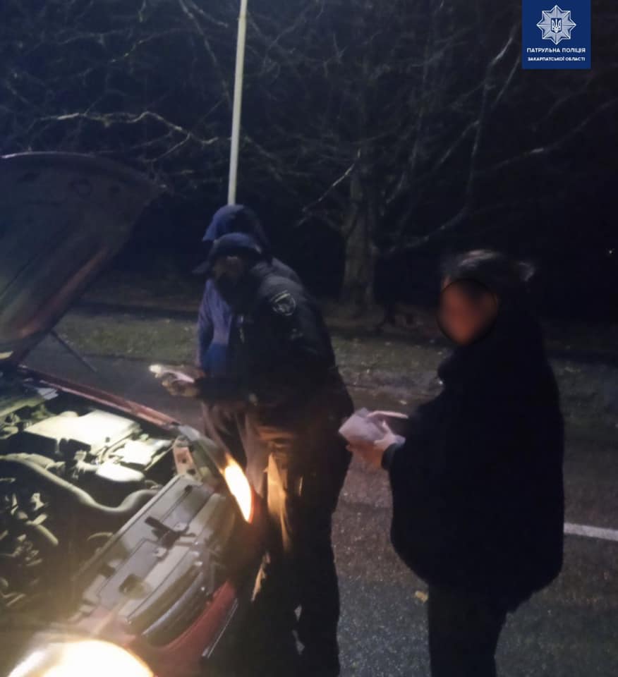 В Ужгороді спинили нетверезого водія, що їздив на автівці-"двійнику" (ФОТО)