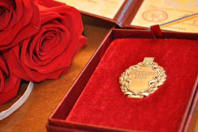 З нагоди Дня Соборності України ряд закарпатців відзначено державними нагородами та почесними званнями