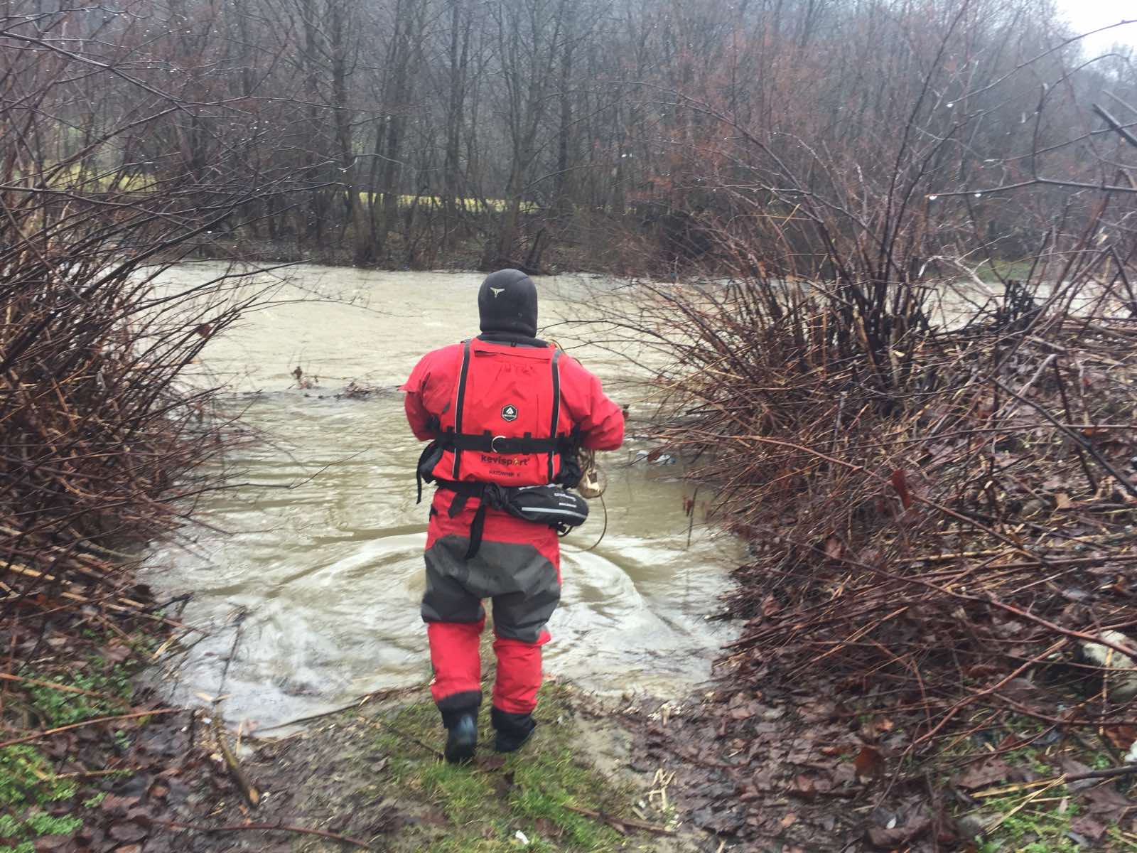 На Іршавщині знайшли тіло молодого чоловіка, що впав у річку перед самим Новим роком (ФОТО)