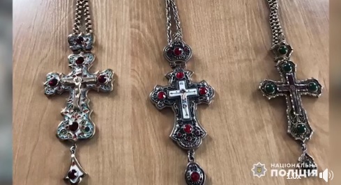 Троє малолітніх ужгородців викрали з церкви позолочені хрести