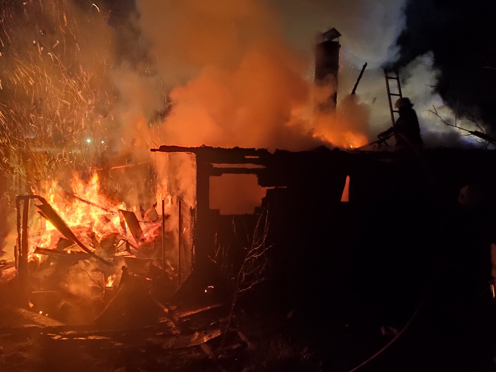 За один ранок в Ужгороді та районі двічі гасили пожежі в житловому секторі (ФОТО)