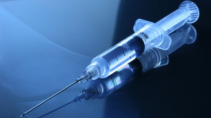 Масштабне дослідження показало високу ефективність ковід-вакцин