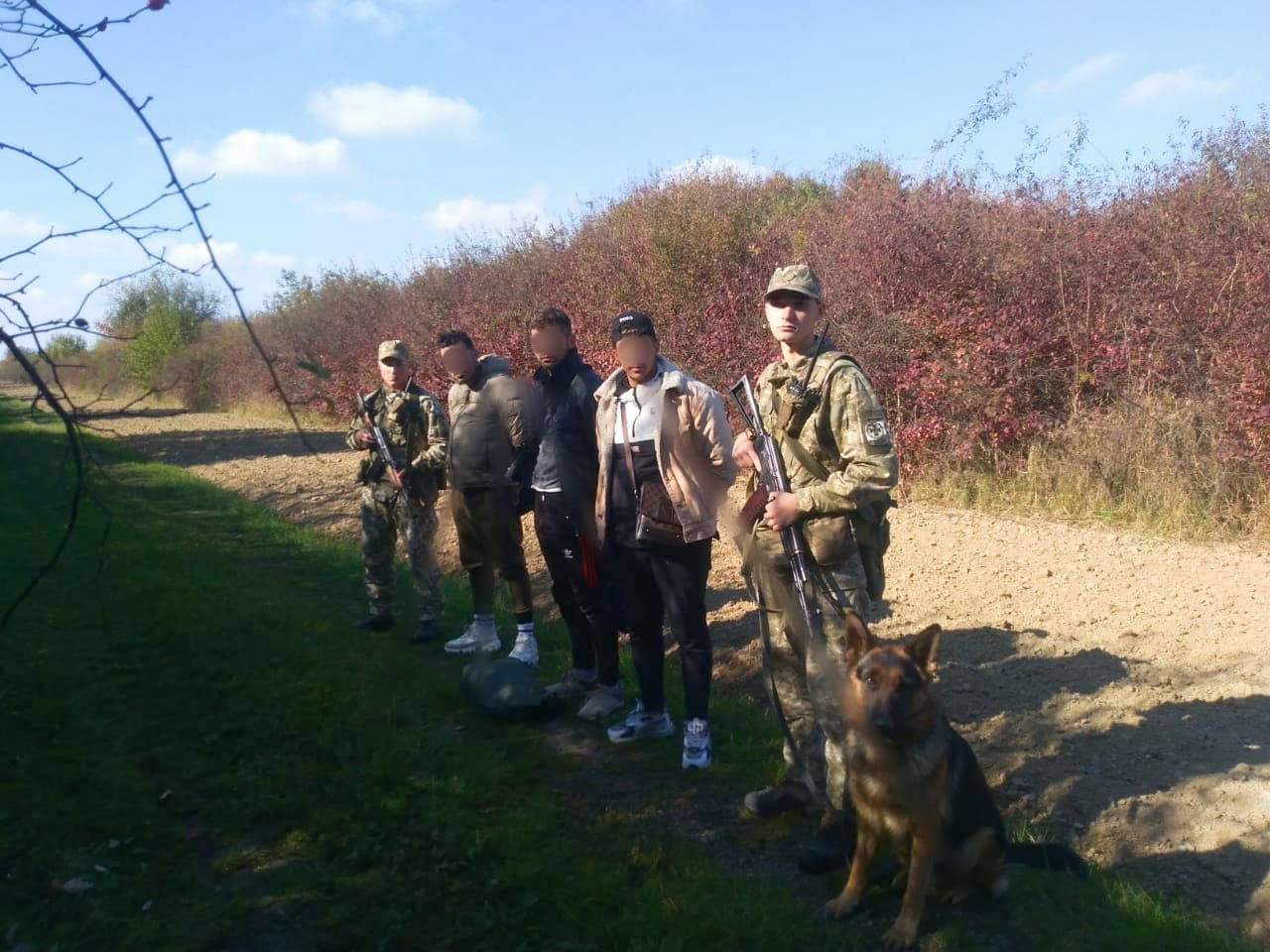 Трьох нелегалів із Алжиру затримали на Закарпатті (ФОТО)