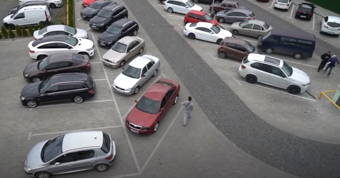 З наступного року паркування на центральних вулицях Мукачева буде платним (ВІДЕО)