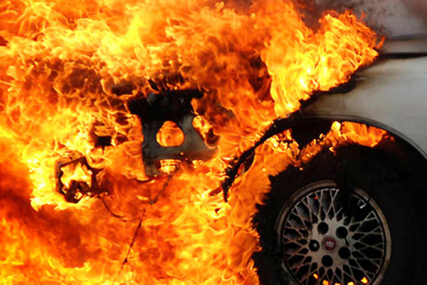 В Іршавській громаді вночі пожежа понищила Mercedes-Benz
