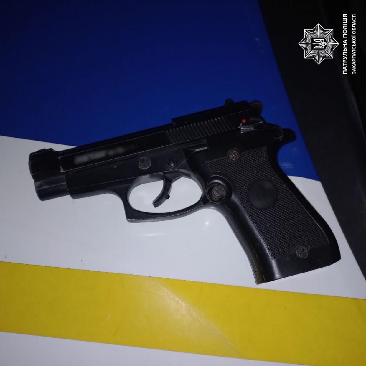 У Мукачеві у водія "під кайфом" виявили пістолет (ФОТО)