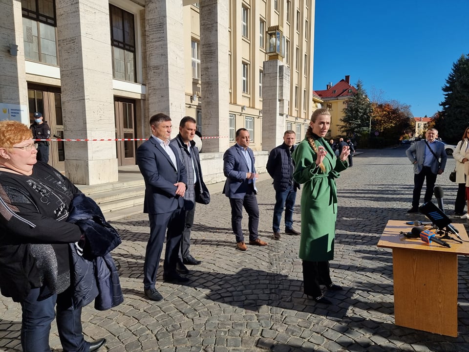 Голови фракцій Закарпатської обласної ради вийшли з заявами до журналістів (ВІДЕО) (ОНОВЛЕНО)