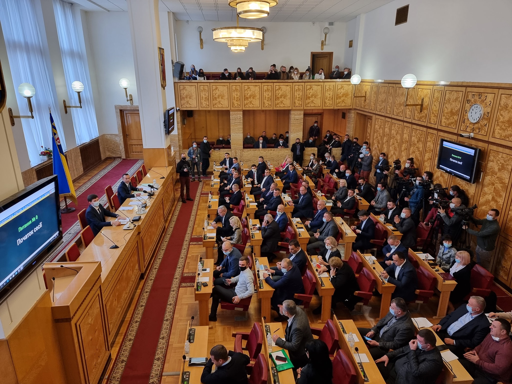 Розпочалася сесія Закарпатської обласної ради, депутати обиратимуть нового голову (ФОТО)