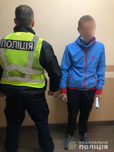 На Закарпатті затримали чоловіка, рошукуваного за вчинене в Києві хуліганство (ФОТО)