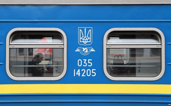 Найдовший пасажирський маршрут в Україні: поїзд Маріуполь-Рахів вирушив у перший рейс