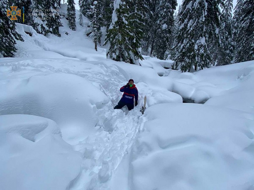 На Рахівщині допомогли туристу, який заблукав під час катання на лижах (ФОТО)
