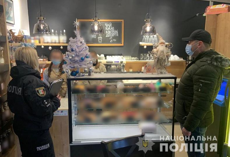 Одразу в 11 працівників одного з закладів громадського харчування на Тячівщині виявили фальшиві ковід-сертифікати (ФОТО)