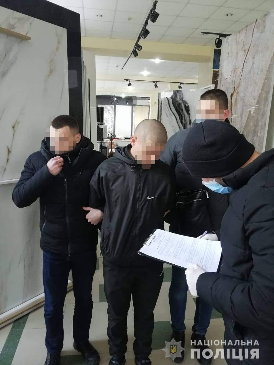 У Мукачеві затримали наркодилера, котрий продавав у магазині, де працював, метамфетамін (ФОТО, ВІДЕО)
