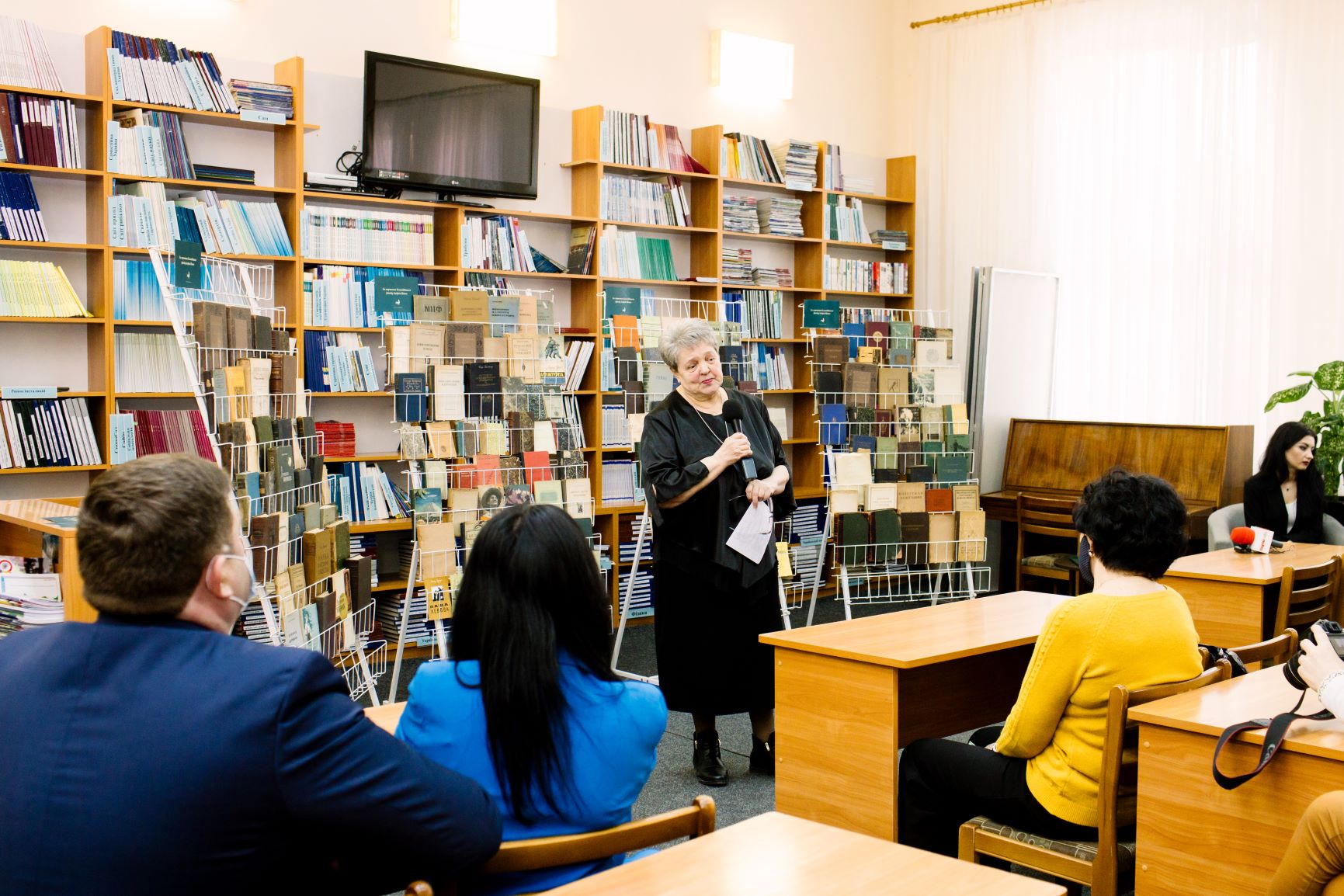 Обласній книгозбірні в Ужгороді передали колекції цінних і рідкісних видань з особистої бібліотеки Федора Потушняка (ФОТО)