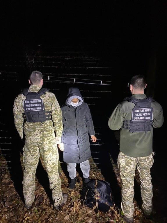 Поблизу кордону зі Словаччиною на Закарпатті затримали нелегала з Сирії (ФОТО)