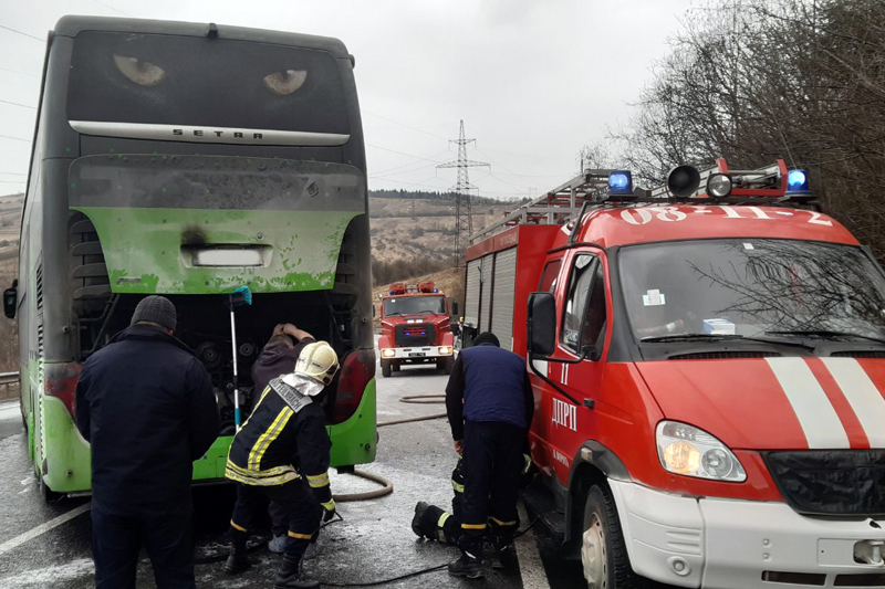 На Закарпатті загорівся пасажирський автобус міжнародного сполучення Італія-Ужгород (ФОТО)