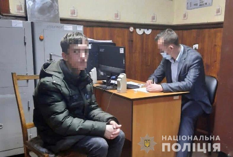 На Закарпатті затримали уродженця Донеччини, що спільно з кримчанином ввірвався до будинку свалявця й відібрав 30 тис грн (ФОТО)