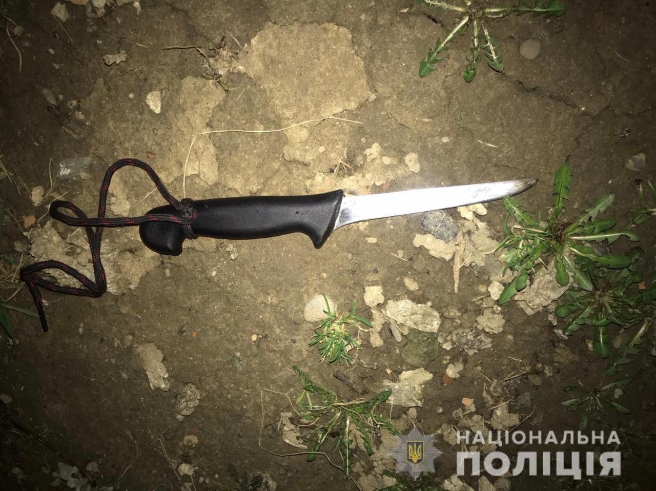 В Ужгороді через ревнощі чоловік вдарив  співмешканку ножем у груди (ФОТО)