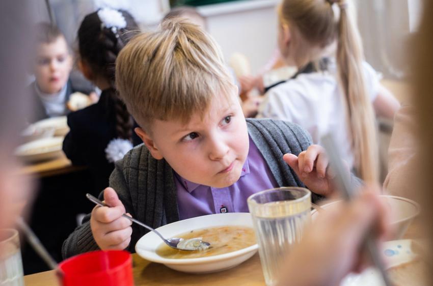 У межах реформи шкільного харчування на Закарпатті оновили 136 їдалень